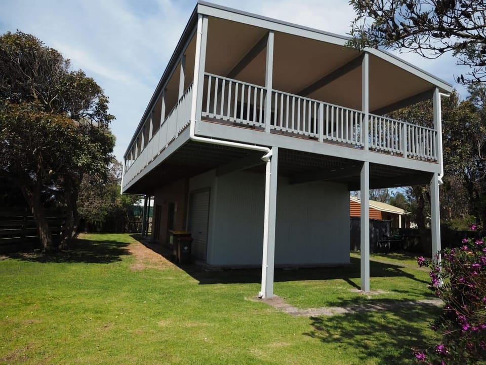 Sunset Deck Stay 3 Pay 2 Winter Special House in Sandy Point