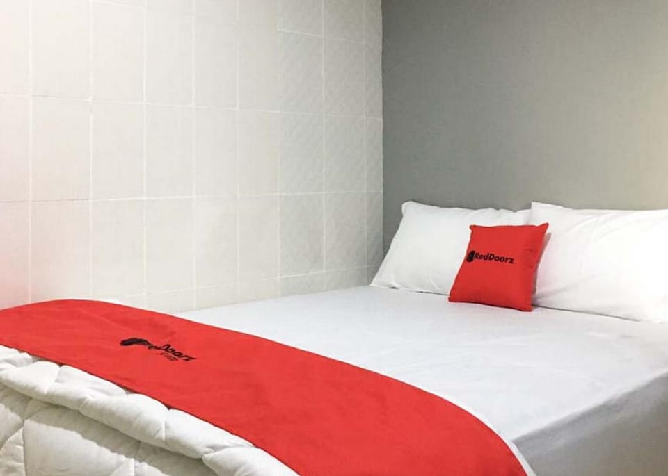 RedDoorz @ Citraland Surabaya Hotel in Surabaya