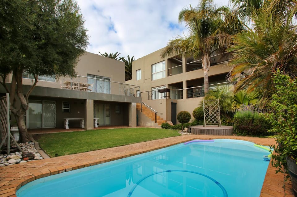 Garden, Swimming pool