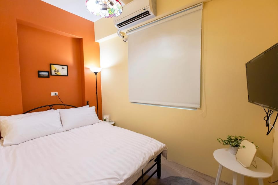 Bed, Photo of the whole room, Decorative detail, Bedroom, hair dresser, air conditioner
