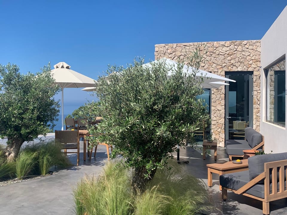Property building, Patio, Restaurant/places to eat, View (from property/room), Balcony/Terrace, Seating area, Dining area