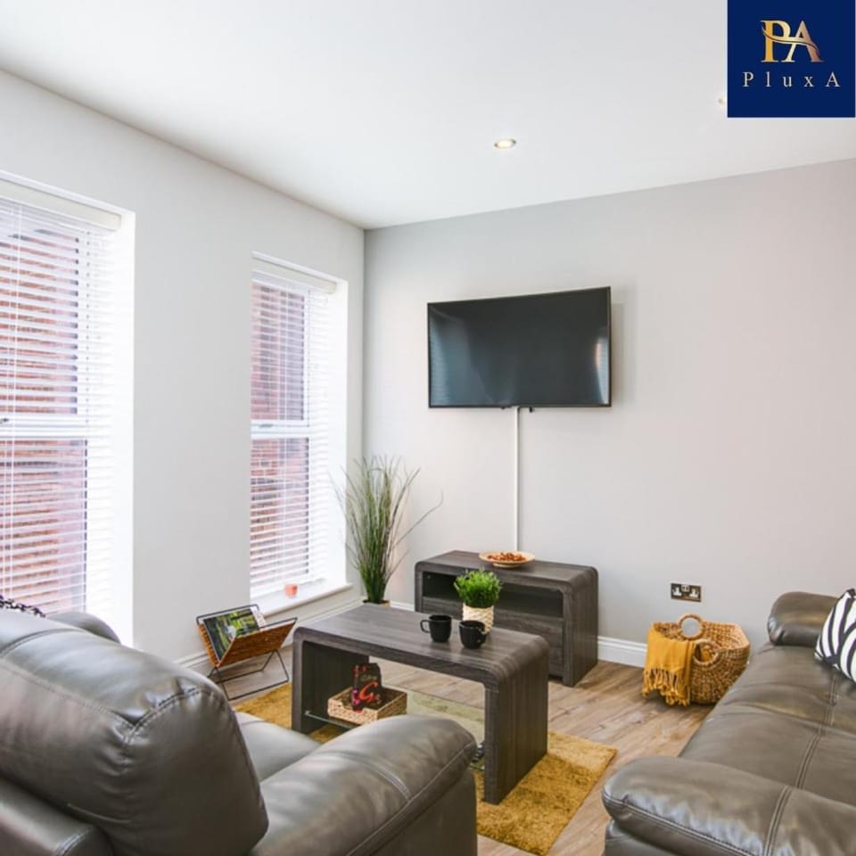 Pluxa The Hideaway - Fully private serviced apartment & parking Apartment in Birmingham
