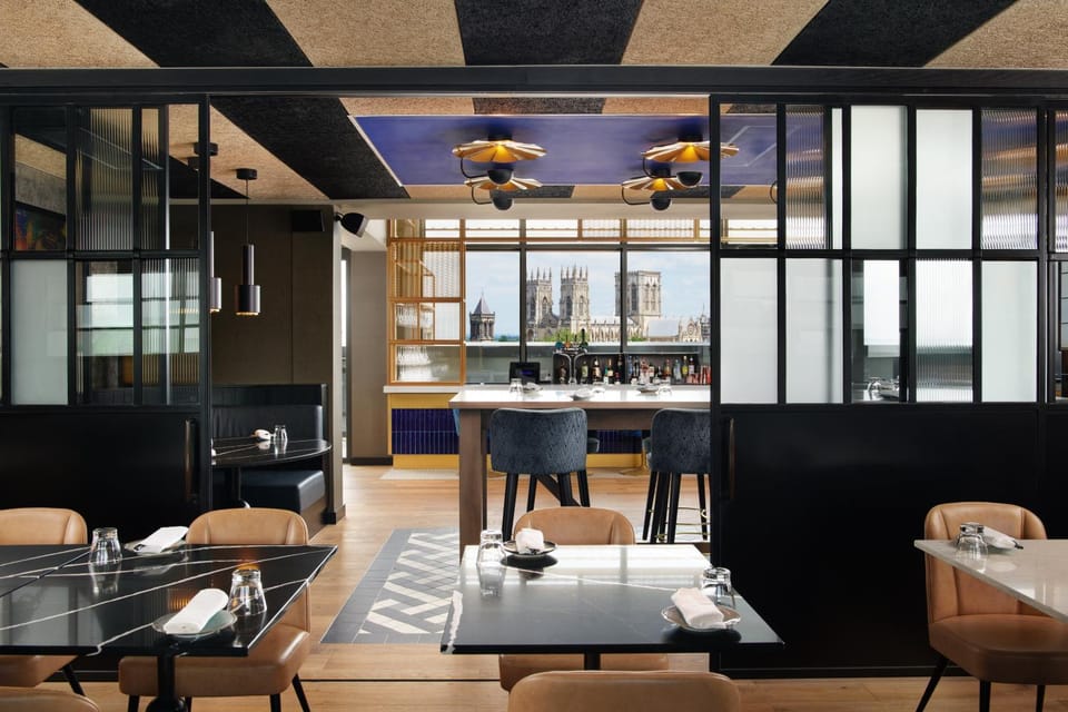 Restaurant/places to eat, Lounge or bar