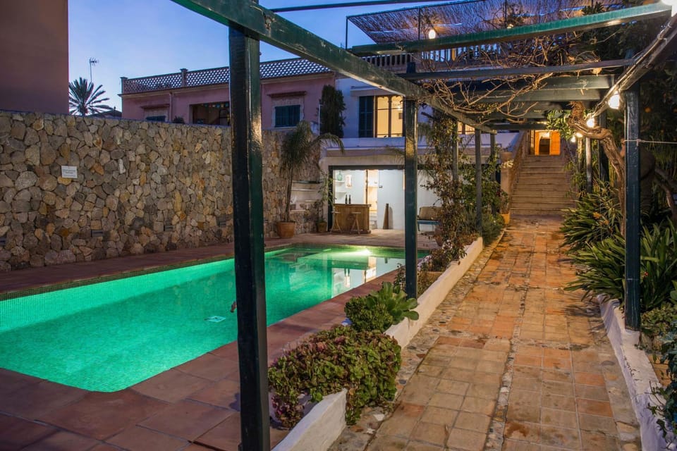 Swimming pool
