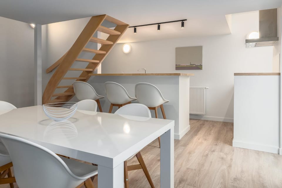 Kitchen or kitchenette, Food and drinks, Photo of the whole room, Dining area, Food, Guests