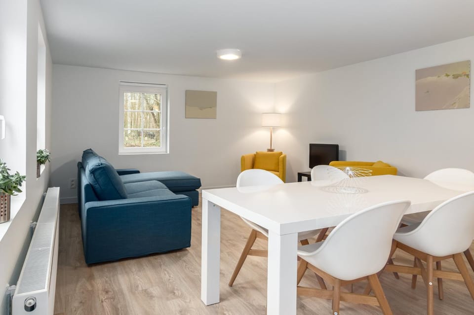 Property building, Communal lounge/ TV room, Living room, Other, Food