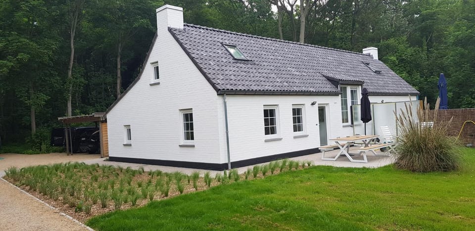 Facade/entrance, View (from property/room), Balcony/Terrace