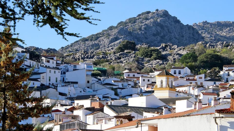 Nearby landmark, Neighbourhood, Natural landscape
