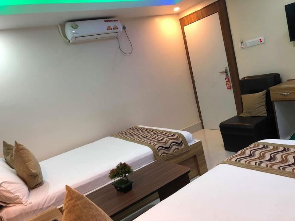 Bed, TV and multimedia, air conditioner