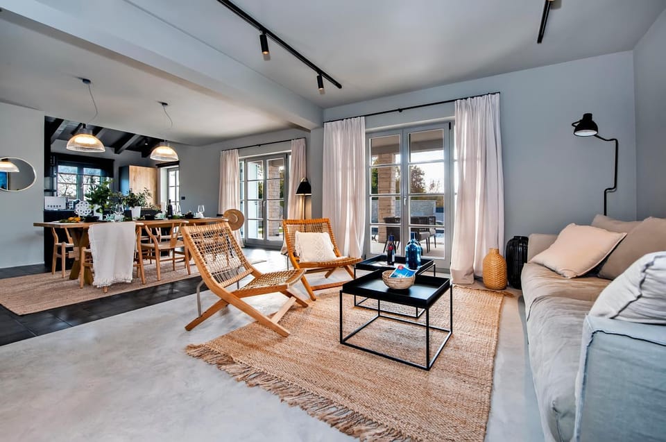 Living room, Dining area