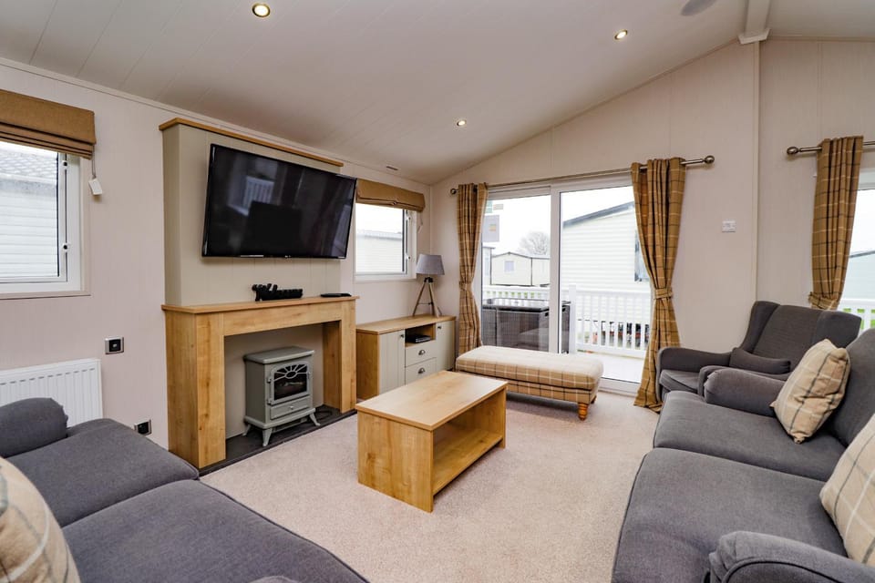 2 bedroom Lodge at Pevensey Bay House in Pevensey Bay Holiday Park