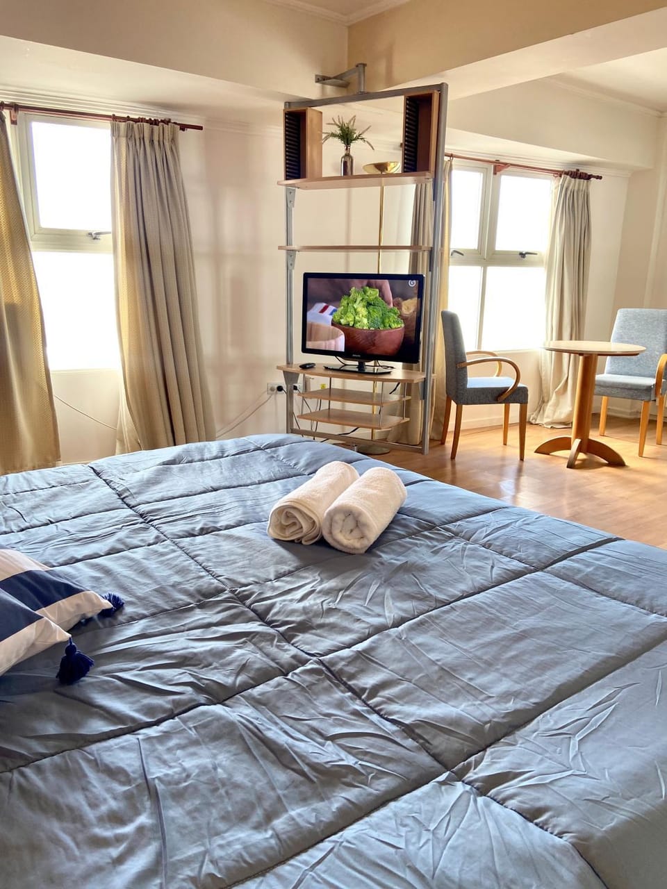 Photo of the whole room, Bedroom