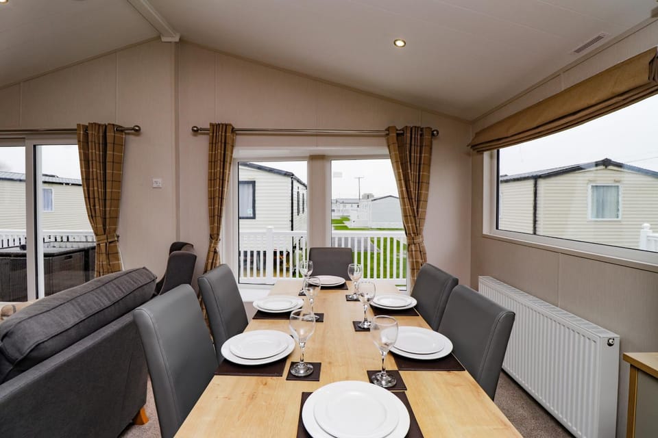 3 bedroom Lodge at Pevensey Bay House in Pevensey Bay Holiday Park