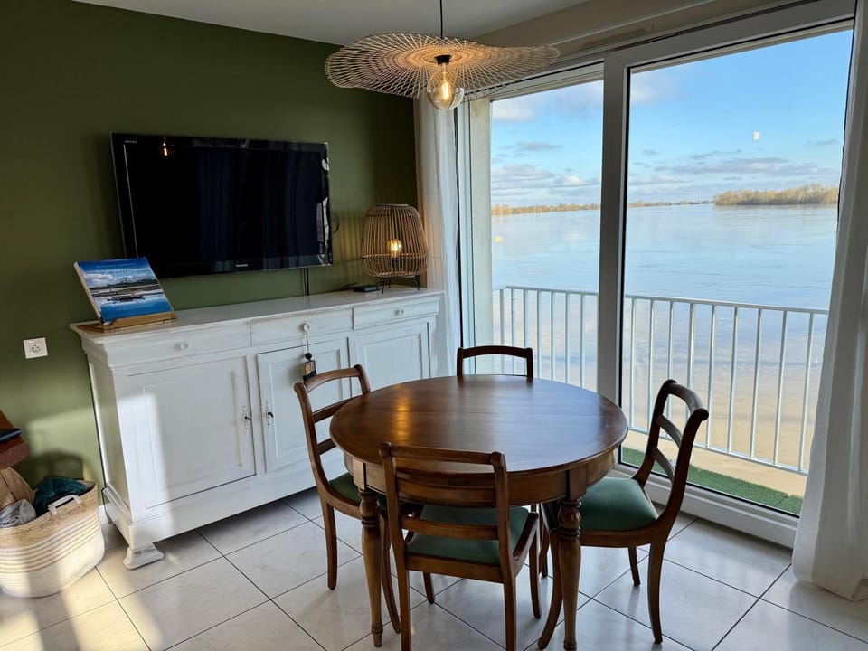 Dining area, River view, River view, Meals