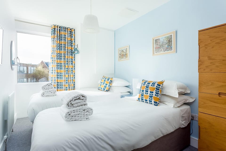 Sunnyside - Stylish Apartment Moments from Poole Quay Apartment in Poole
