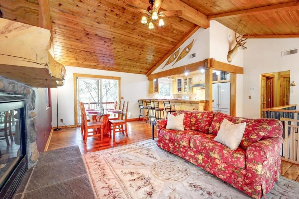 Sky High Cabin Cabin in Crestline