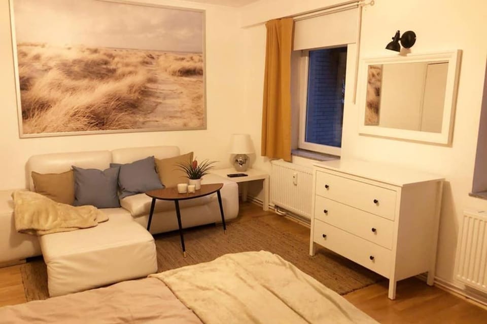 Gemütliche sanierte 1 Zimmer Wohnung mit privatem Parkplatz im Zentrum Apartment in Kiel