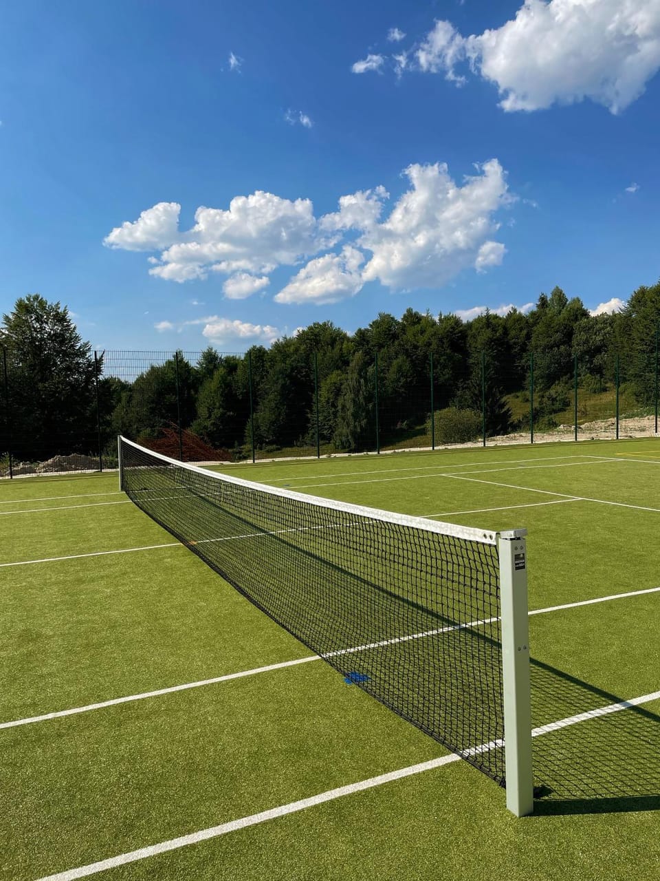 Day, Tennis court