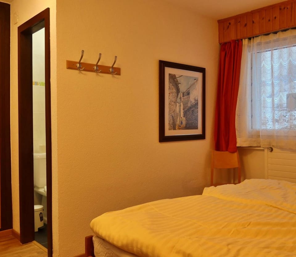 Bathroom, Bedroom, Mountain view, Bath