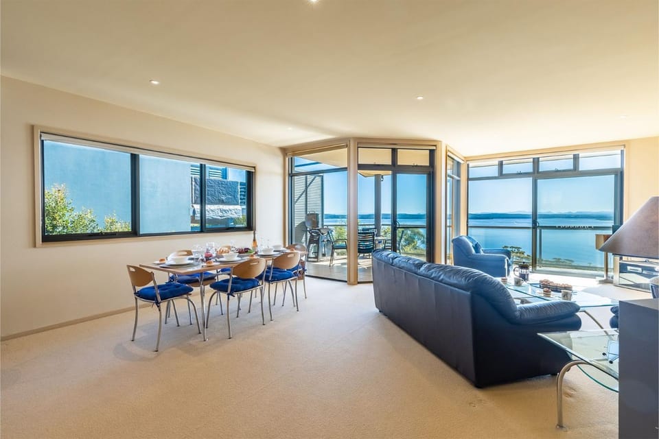 High View, 23 Wollomi Ave - perfect coastal getaway, with stunning water views and Wifi House in Corlette