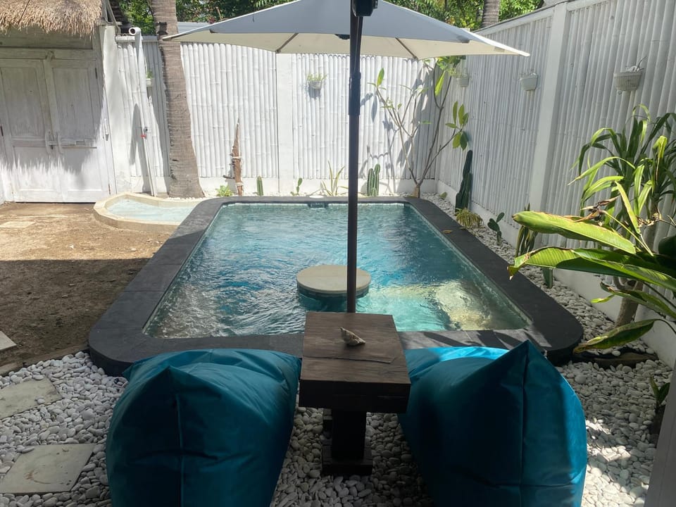 Day, Natural landscape, Swimming pool