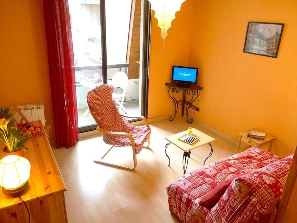 Studio confortable pour 2 personnes avec balcon, au centre de Luchon, proche télécabine et thermes - FR-1-313-120 Cabin in Catalonia