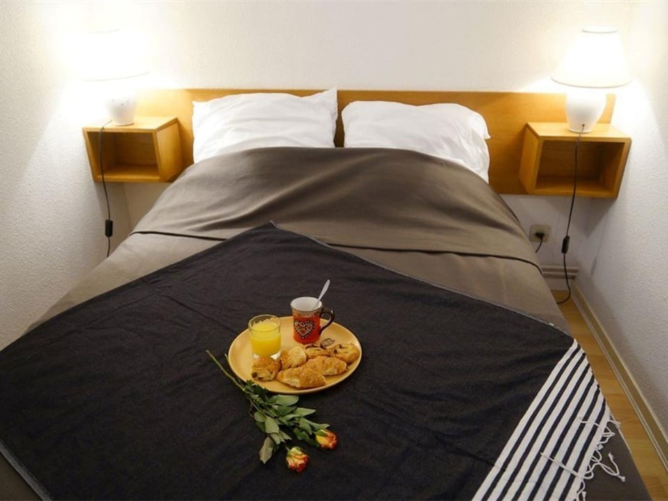 Studio Calme avec Balcon Plein Sud, Parking Privé, Proche Thermes et Centre-ville - FR-1-313-149 Apartment in Catalonia