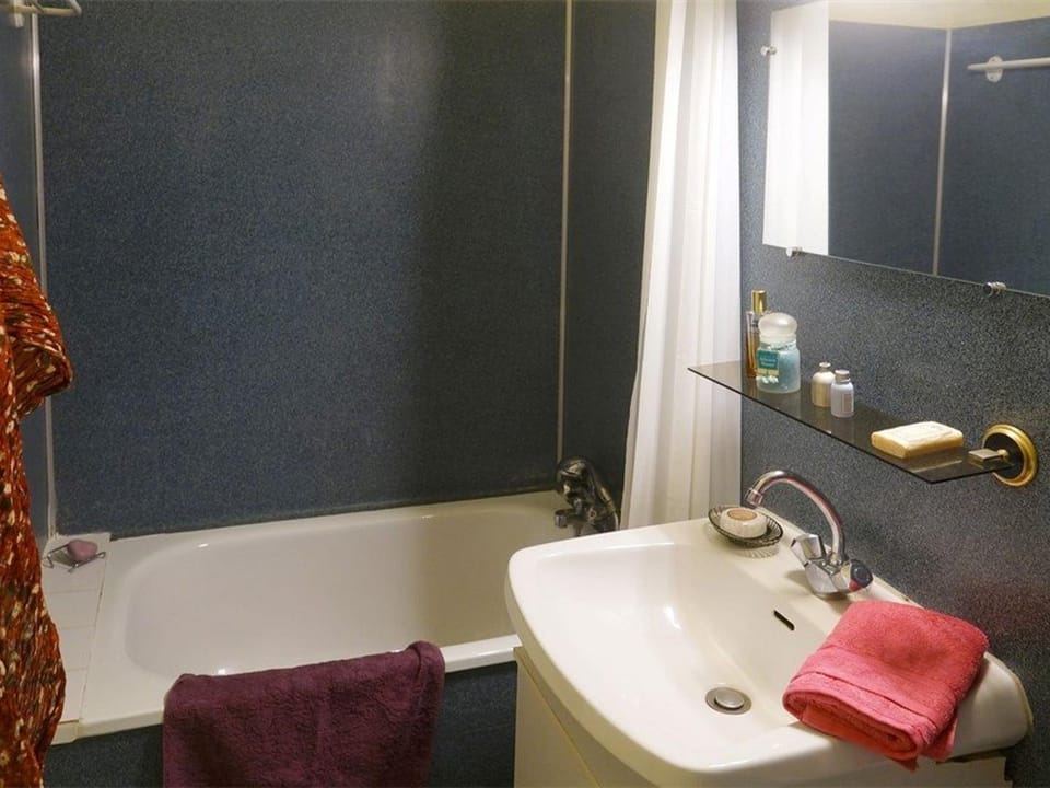 Studio Calme avec Balcon Plein Sud, Parking Privé, Proche Thermes et Centre-ville - FR-1-313-149 Apartment in Catalonia