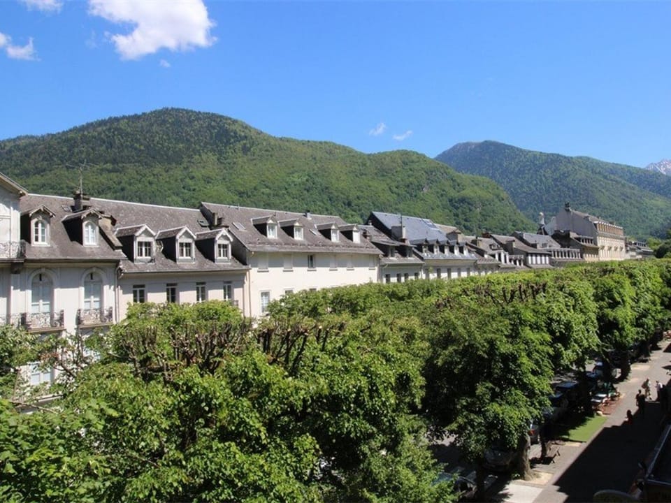Studio Central 2 Pers, Parking, Proche Thermes & Commerces - FR-1-313-156 Apartment in Catalonia
