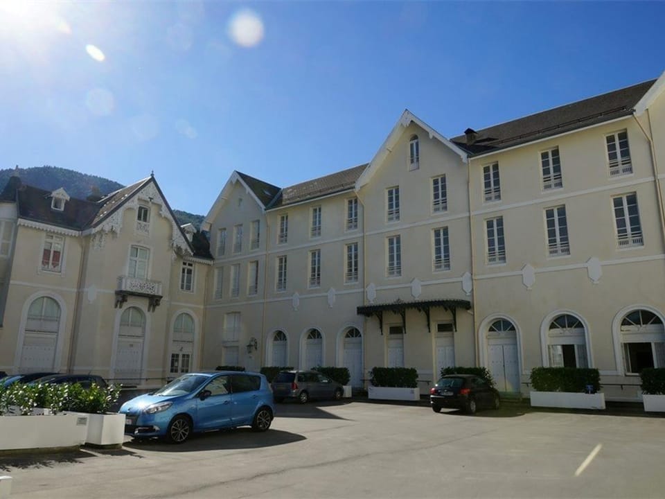 Charmant T2 RDC avec Jardinet et Parking, Proche Thermes et Commerces - FR-1-313-152 Apartment in Catalonia