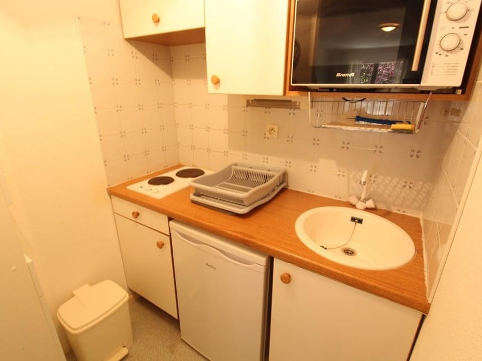 Appartement T3 Sud avec Balcon et Parking à Bagnères-de-Luchon - 4 pers. - FR-1-313-178 Apartment in Catalonia