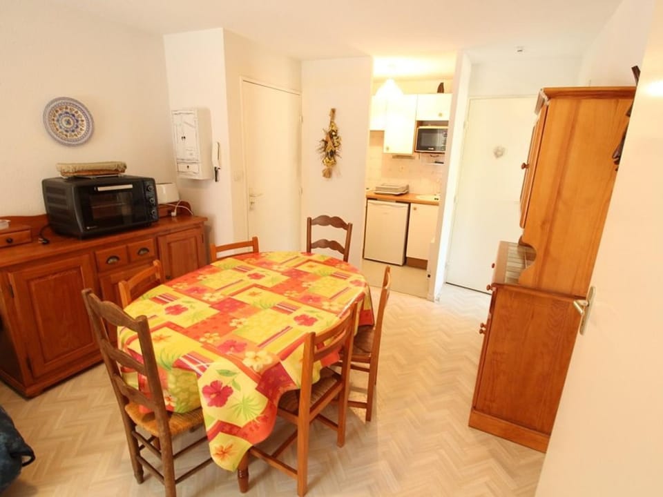 Appartement T3 Sud avec Balcon et Parking à Bagnères-de-Luchon - 4 pers. - FR-1-313-178 Apartment in Catalonia