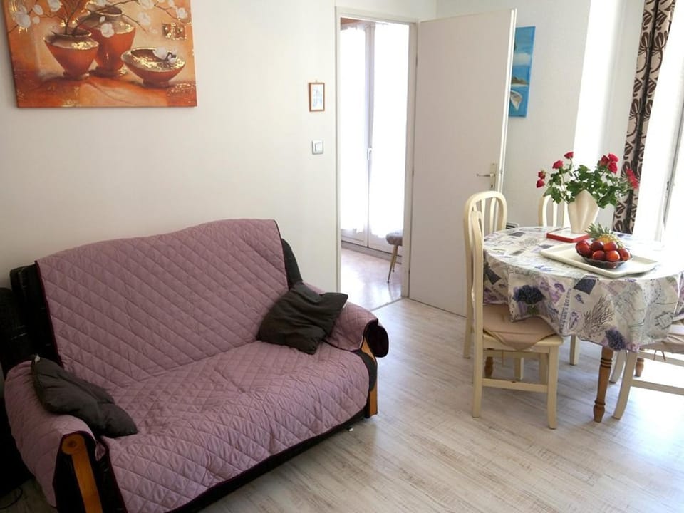 Appartement 4 pers. à Luchon - Balcons Sud, Parking et Proximité Thermes et Commerces - FR-1-313-151 Apartment in Catalonia