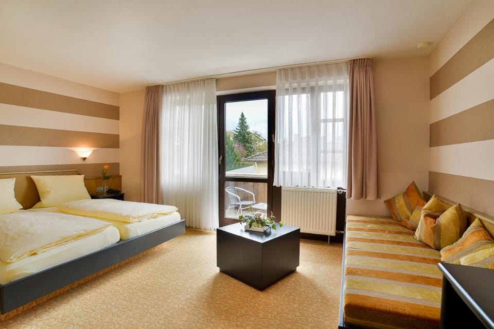 Day, Photo of the whole room