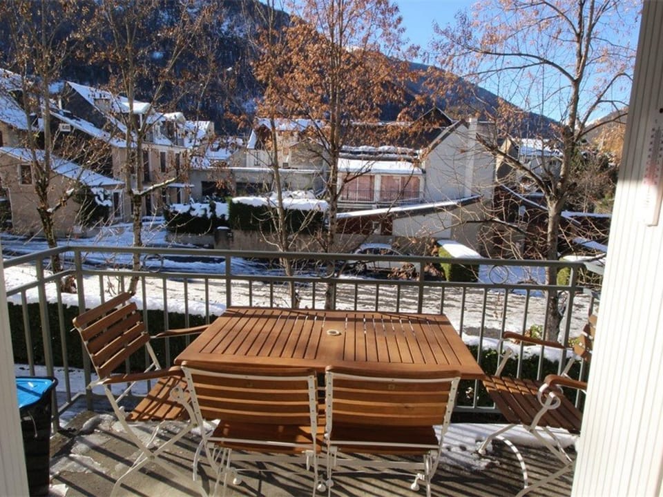 Appartement 2 Pièces avec Cabine, Parking, Internet - Bagnères-de-Luchon - FR-1-313-159 Cabin in Catalonia