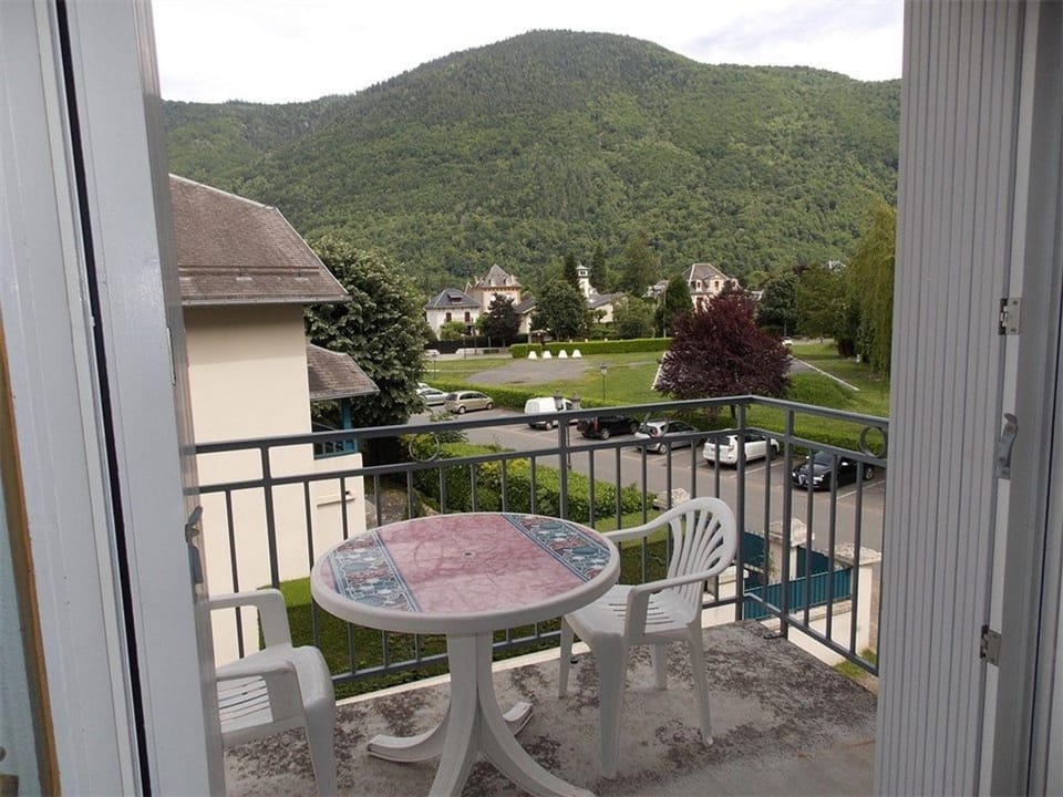 Luchon - T2 pour 4 pers. avec balcon et parking - FR-1-313-185 Apartment in Catalonia