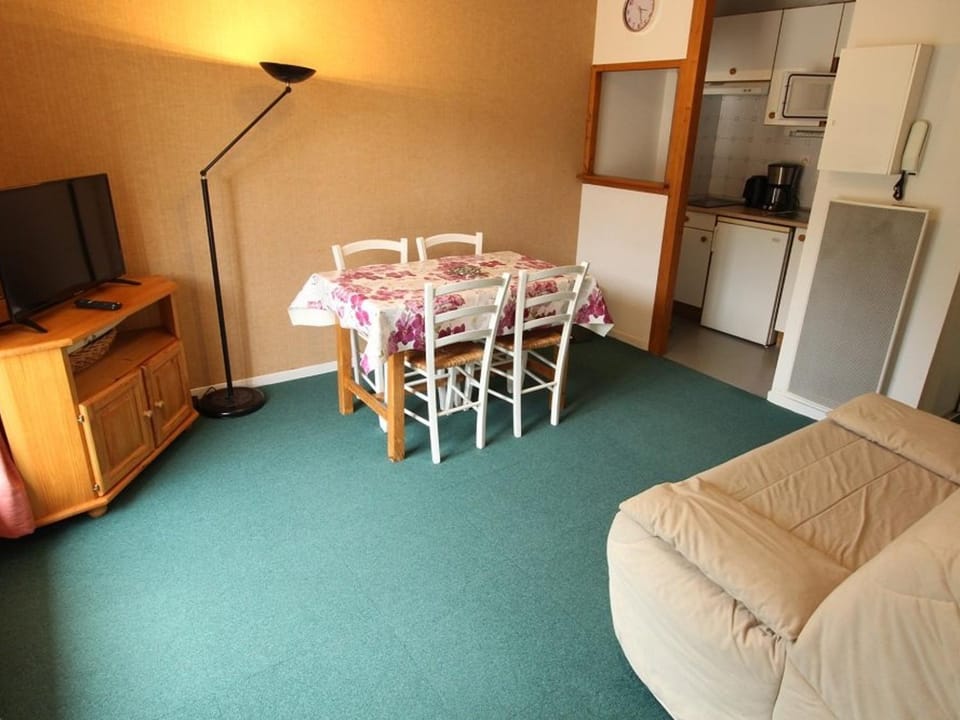 Luchon - T2 pour 4 pers. avec balcon et parking - FR-1-313-185 Apartment in Catalonia