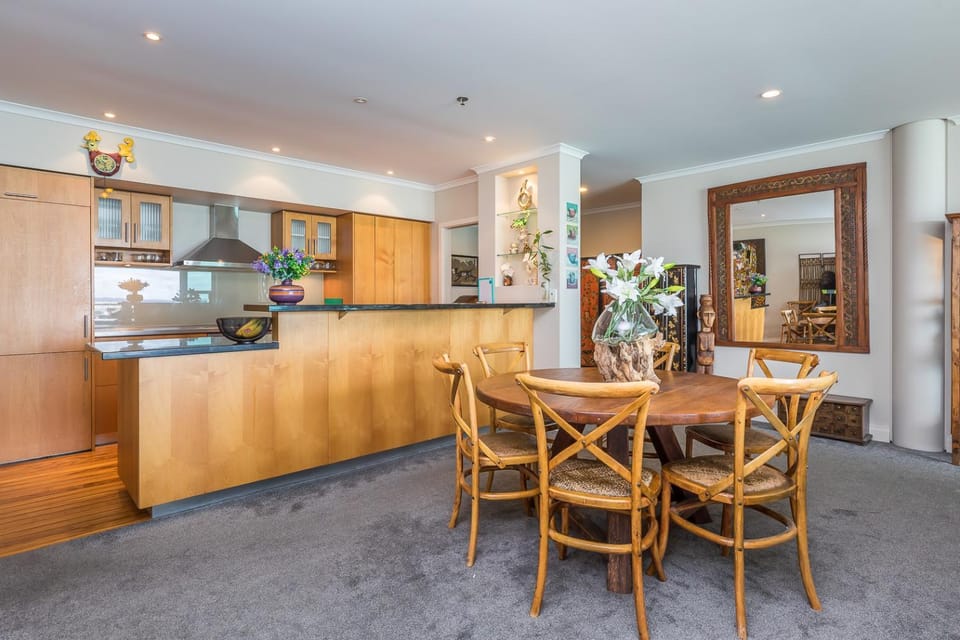 QV Stays Waterfront Suite with Views to Amaze Apartment in Auckland