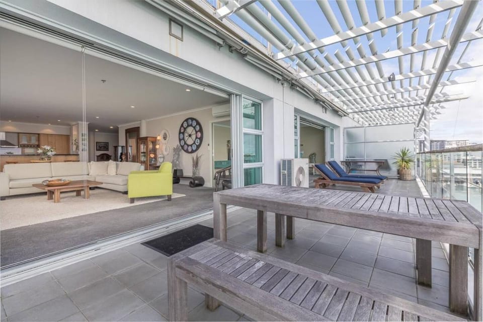 QV Stays Waterfront Suite with Views to Amaze Apartment in Auckland