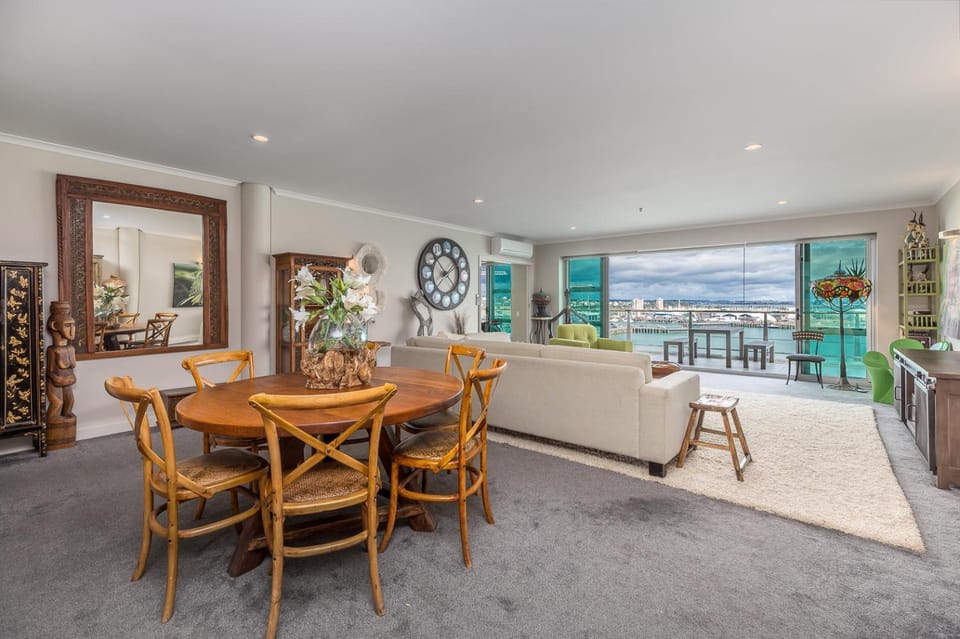 QV Stays Waterfront Suite with Views to Amaze Apartment in Auckland