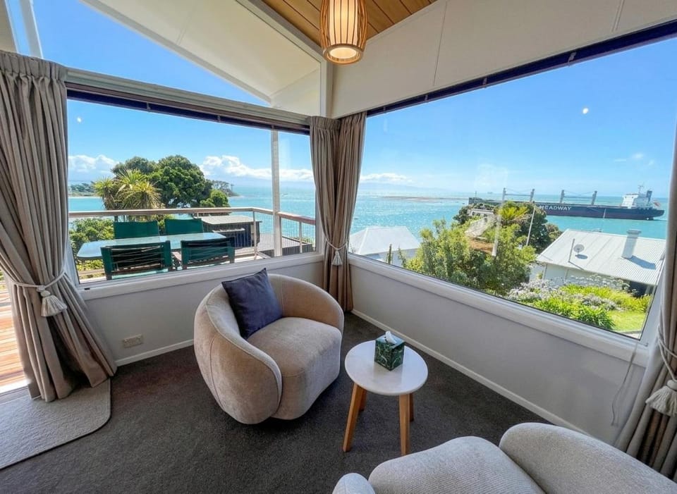 Kimberley Three - Nelson Waterfront Penthouse Apartment in Nelson