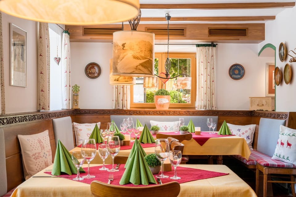 Restaurant/places to eat, Seating area