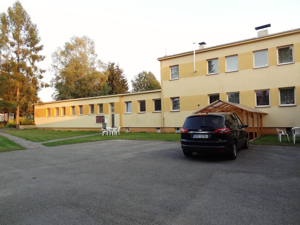 Garden, Parking