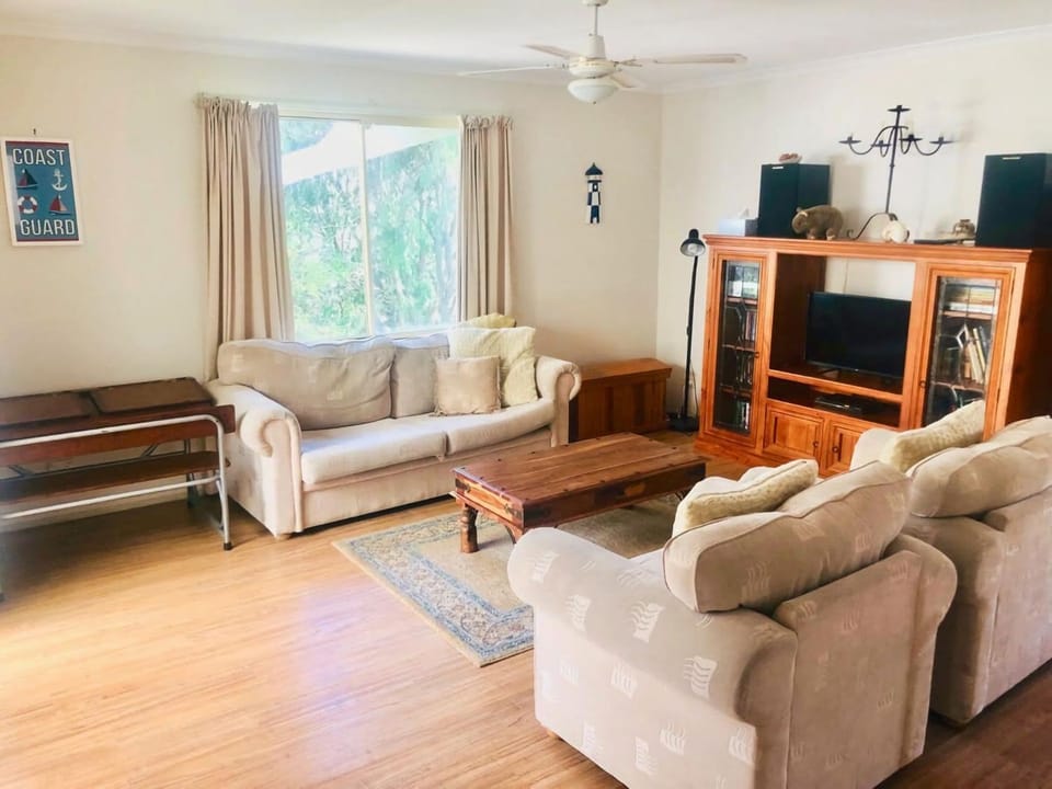 1 Tecoma Ave Stay 3 Pay 2 Winter Special House in Sandy Point