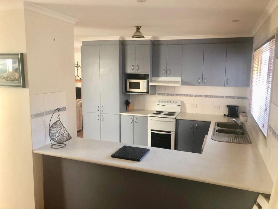1 Tecoma Ave Stay 3 Pay 2 Winter Special House in Sandy Point