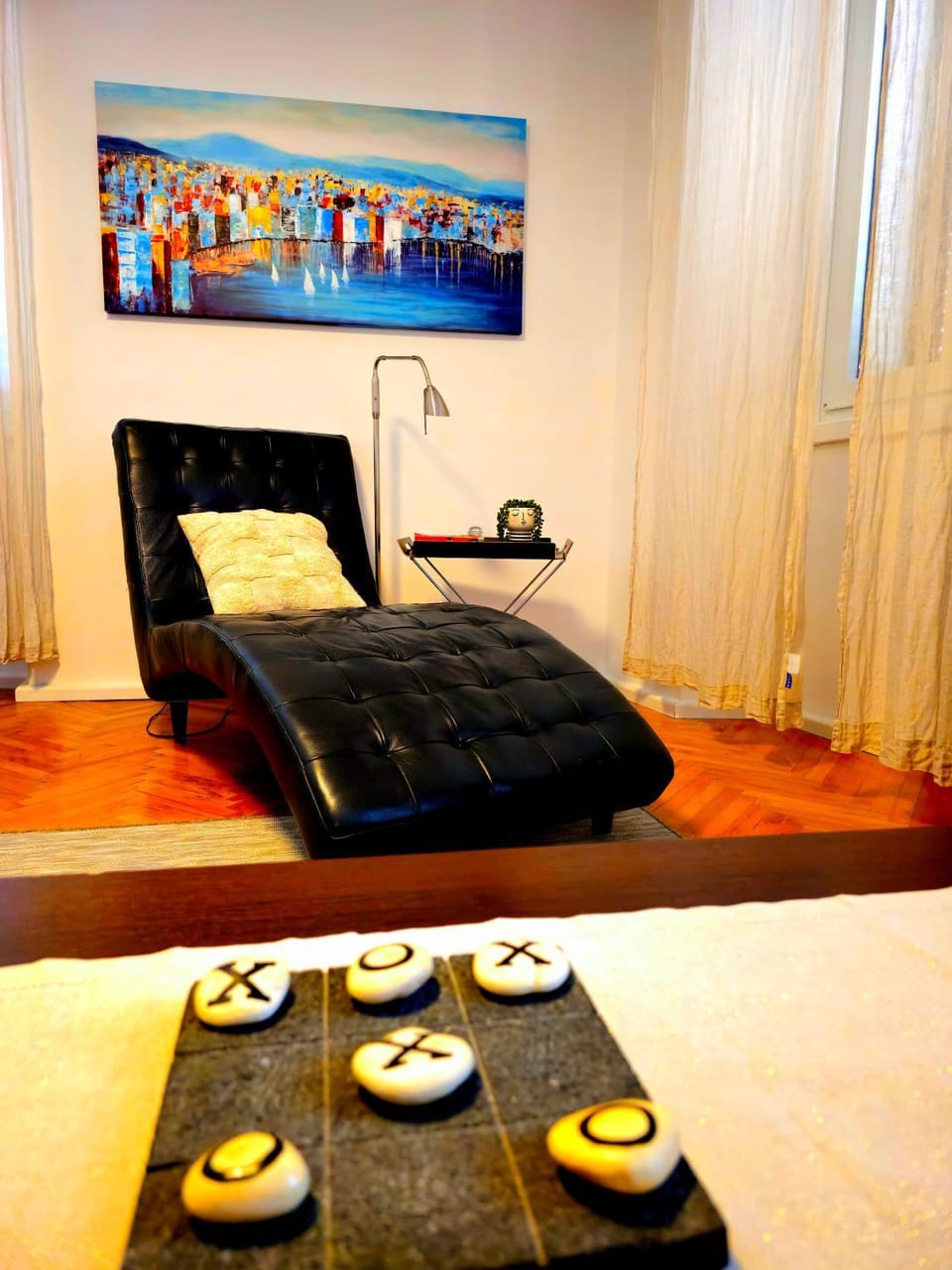 Bed, Photo of the whole room, Seating area
