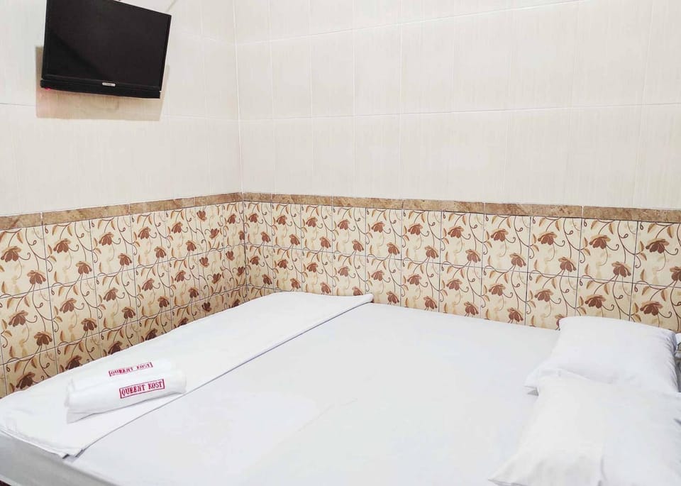 Bed, TV and multimedia, Bedroom