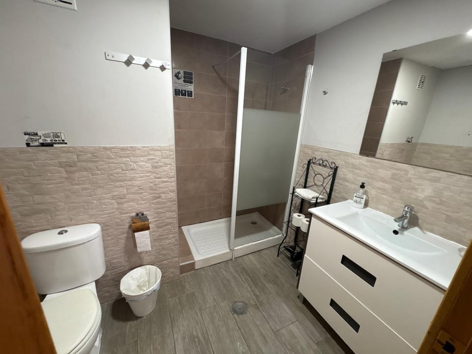 Shower, Toilet