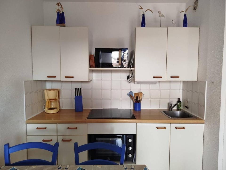 Kitchen or kitchenette, stove