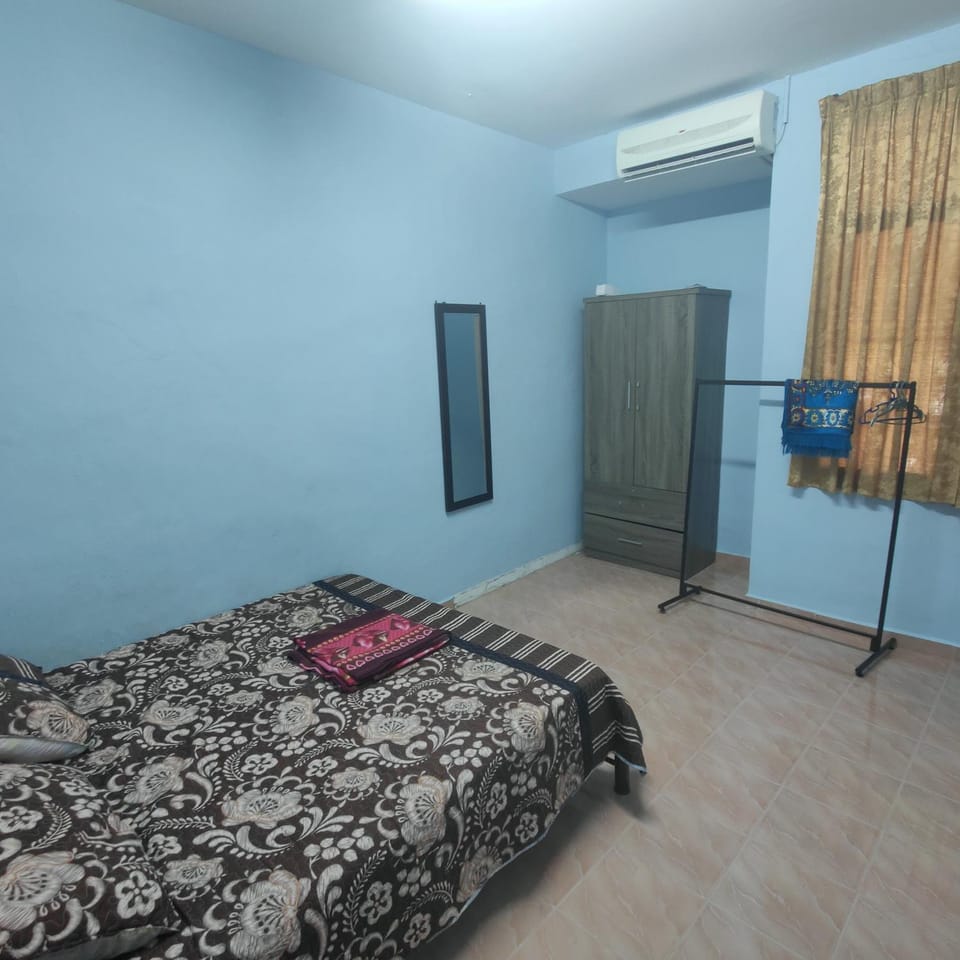 Bed, Photo of the whole room, Bedroom, wardrobe, air conditioner